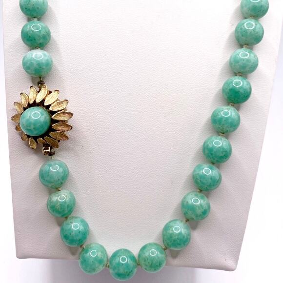 Vintage Green Pekin Glass Beads Chinese Necklace 22” with Flower Clasp - Picture 3 of 8